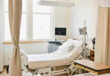 Washington makes pitch to feds for $1B in rural health funding Wide shot of empty hospital bed in emergency room