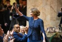 WA fines Regence Blue Shield $550K over shortfalls with mental health coverage Insurance Commissioner Patty Kuderer waves to the room after being announced during the governor’s inauguration Wednesday, Jan. 15, 2025, at the Washington State Capitol in Olympia, Wash. Kuderer, the state’s first new insurance commissioner in 24 years, was also sworn in on Wednesday