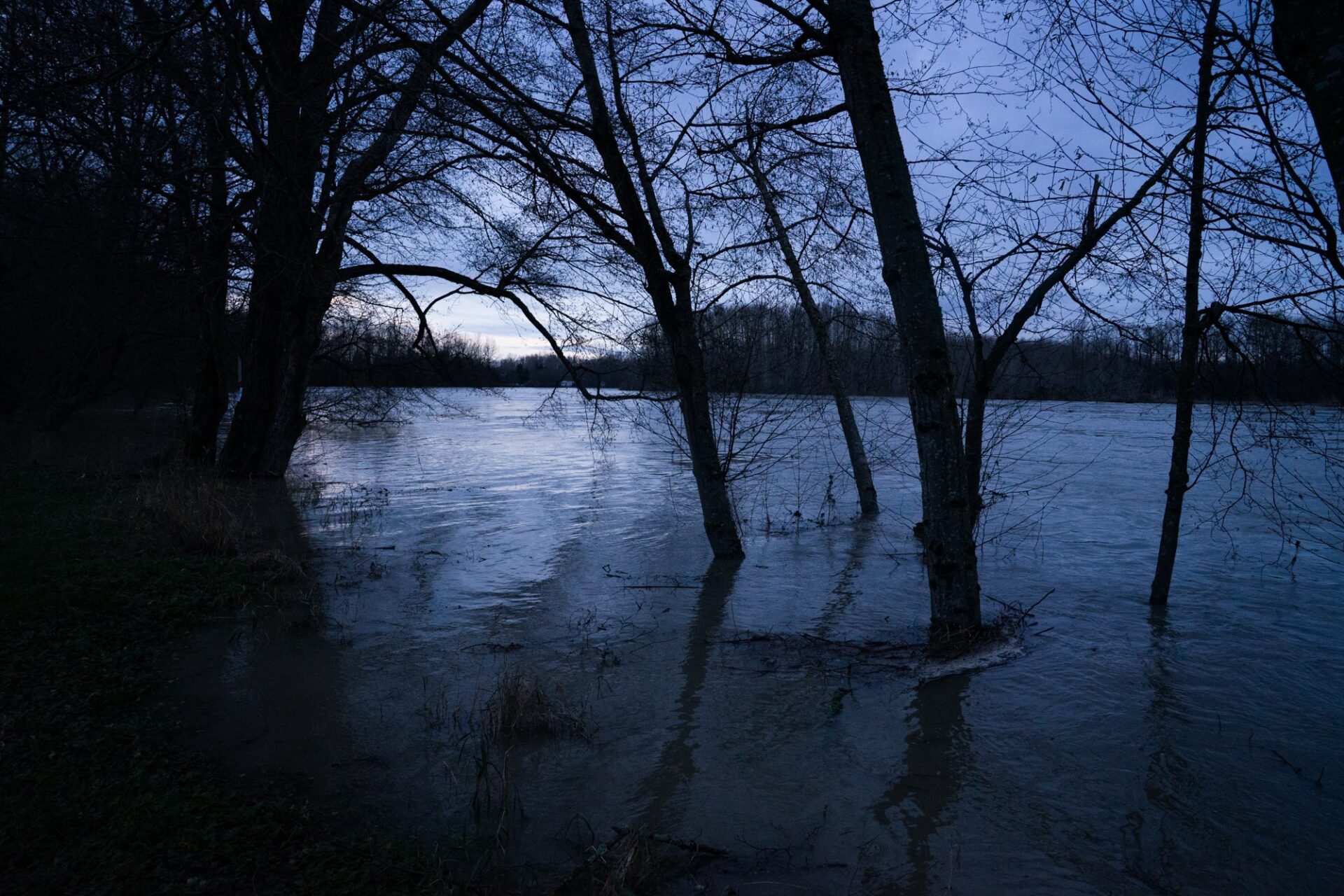 The Skagit River begins to recede near Concrete