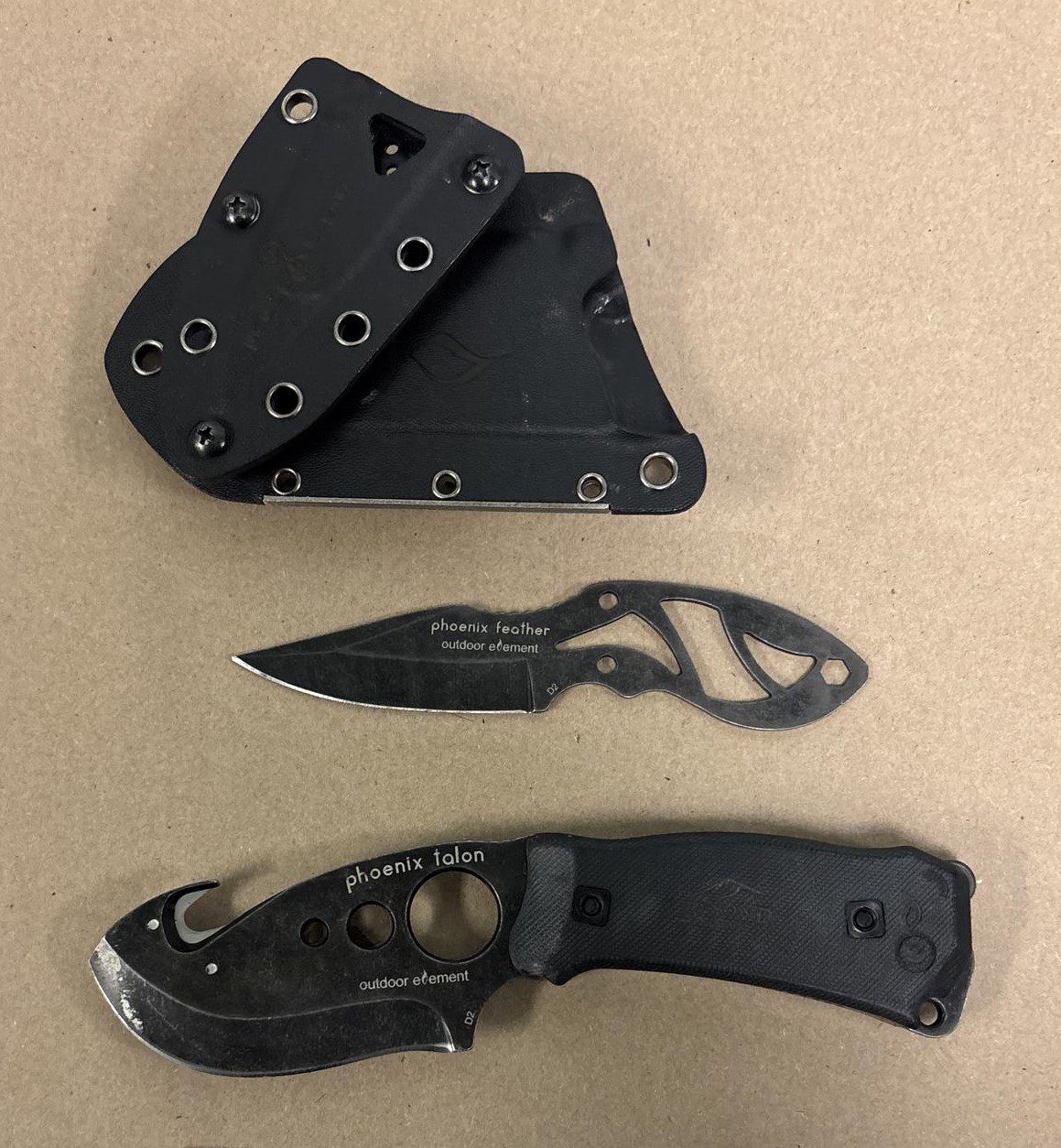 Seattle police recover two knives during the arrest of a convicted felon.