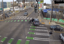Seattle police chase after a felony warrant suspect tossing cash and drugs during a narcotics operation (RTCC).