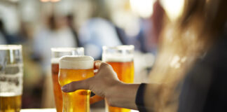 New law seeks to help clear up Washington’s DUI testing backlog serving beers at bar