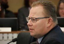 Reykdal: Washington behind as lawmakers study school phone limits Superintendent of Public Instruction Chris Reykdal testifies during a committee hearing on Jan. 22, 2026