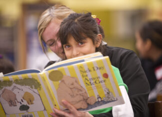 A mother and daughter take part in the Prime Time Family Reading Program in Kennewick, Washington