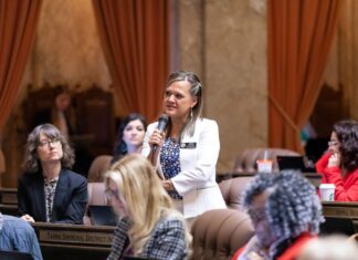 WA lawmaker stares down ethics charges ahead of rare public hearing The Legislative Ethics Board is set to hold public hearings next month on allegations that Rep. Tarra Simmons, D-Bremerton, violated state ethics laws.