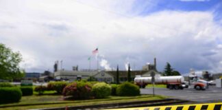 WA agencies lacked role inspecting failed chemical tank in Longview mill disaster Emergency tape reading “Caution: Sheriff Line – Do Not Cross” is seen in front of the Nippon Dynawave Packaging facility following a fatal chemical storage tank implosion on May 26, 2026 in Longview, Washington.