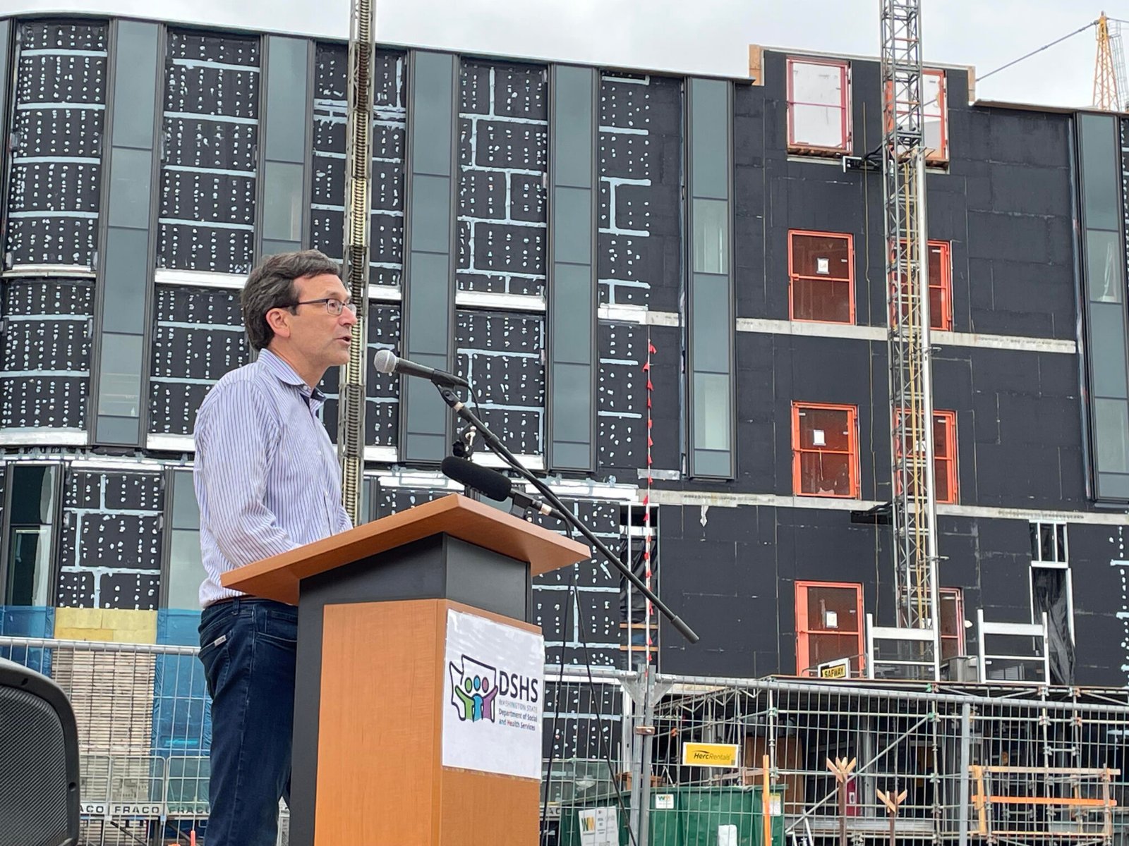 Washington Democratic Gov. Bob Ferguson speaks at the topping ceremony for the new 350-bed facility on the Western State Hospital campus on Aug. 28, 2026. The event marked the signing and placement of the final beam in the structure. (Photo by Jerry Cornfield/Washington State Standard)